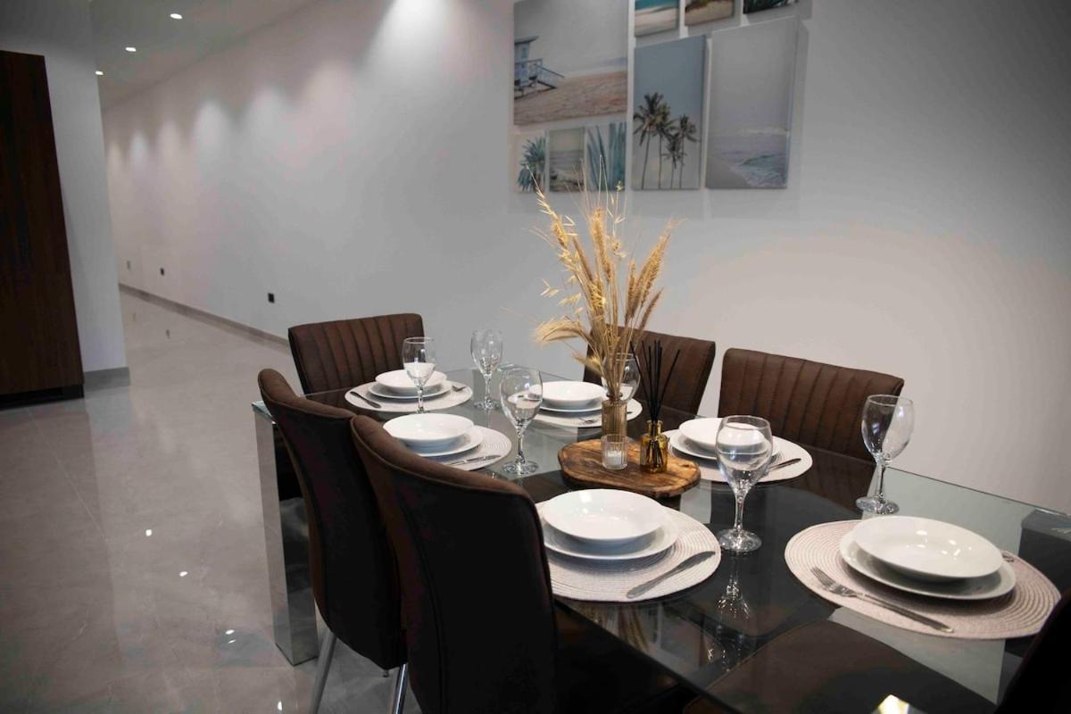 Flat 3, Nearby Beaches & Countryside, With Terrace Apartment