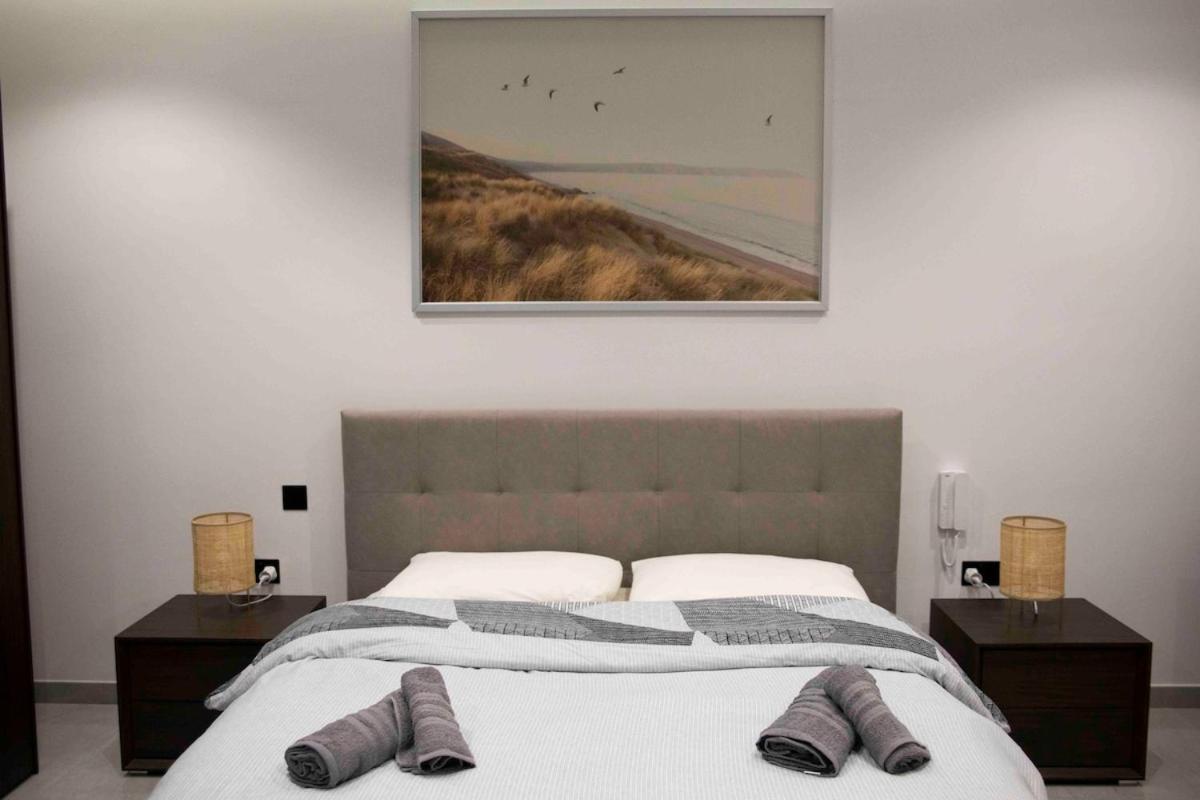 Apartment Flat 3, Nearby Beaches & Countryside, With Terrace *