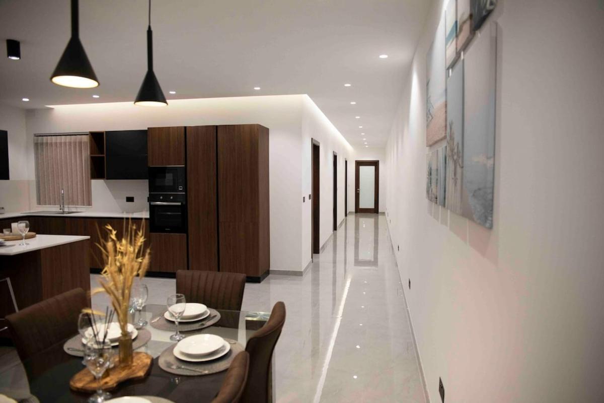 Flat 3, Nearby Beaches & Countryside, With Terrace Apartment L-Imgarr
