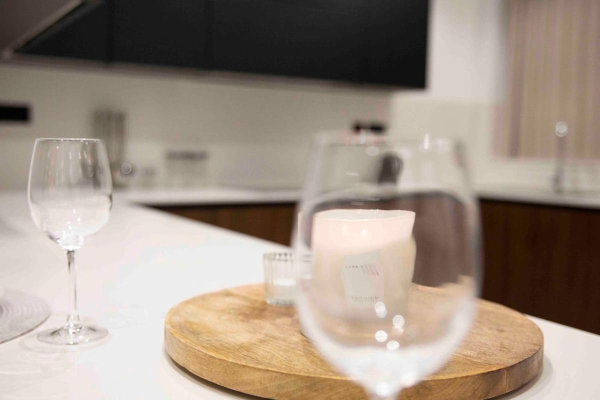 Flat 3, Nearby Beaches & Countryside, With Terrace Apartment *