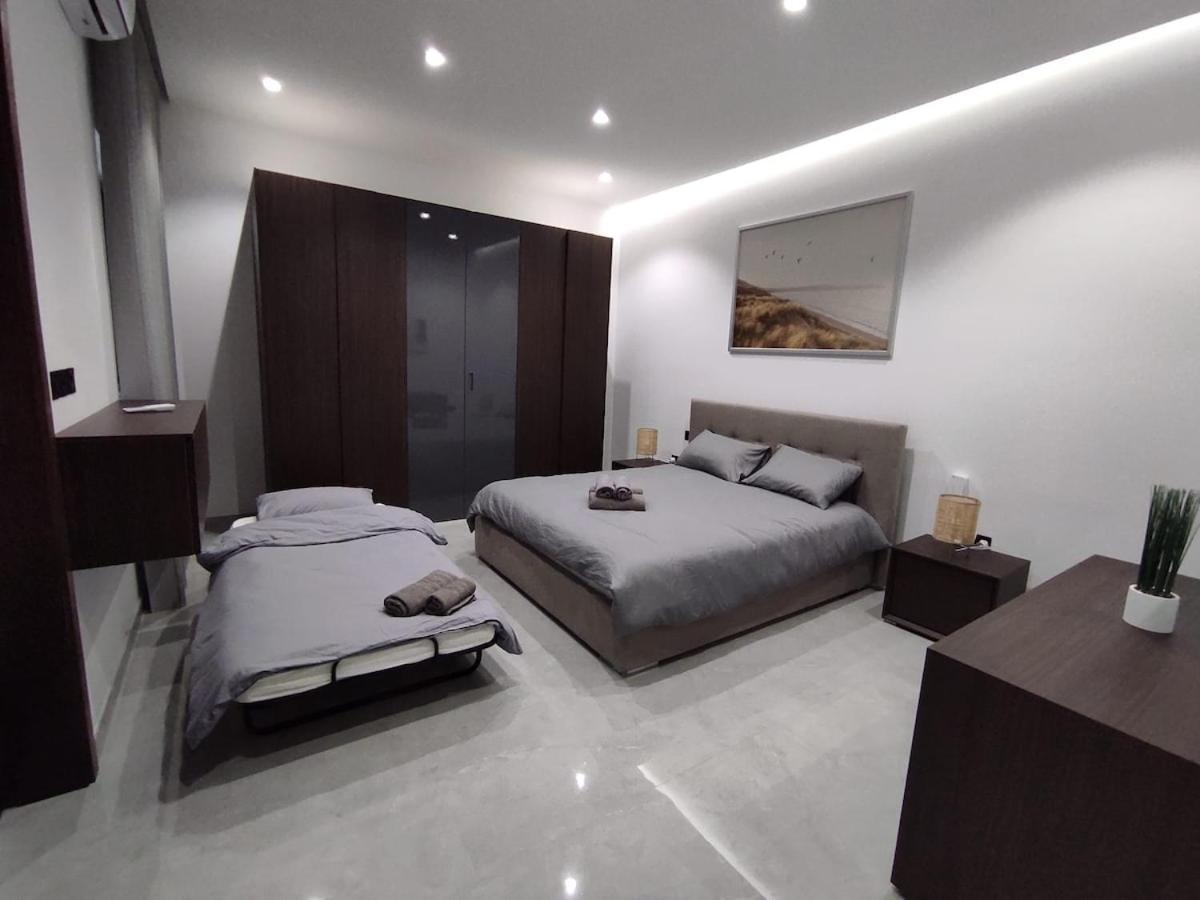 Apartment Flat 3, Nearby Beaches & Countryside, With Terrace *