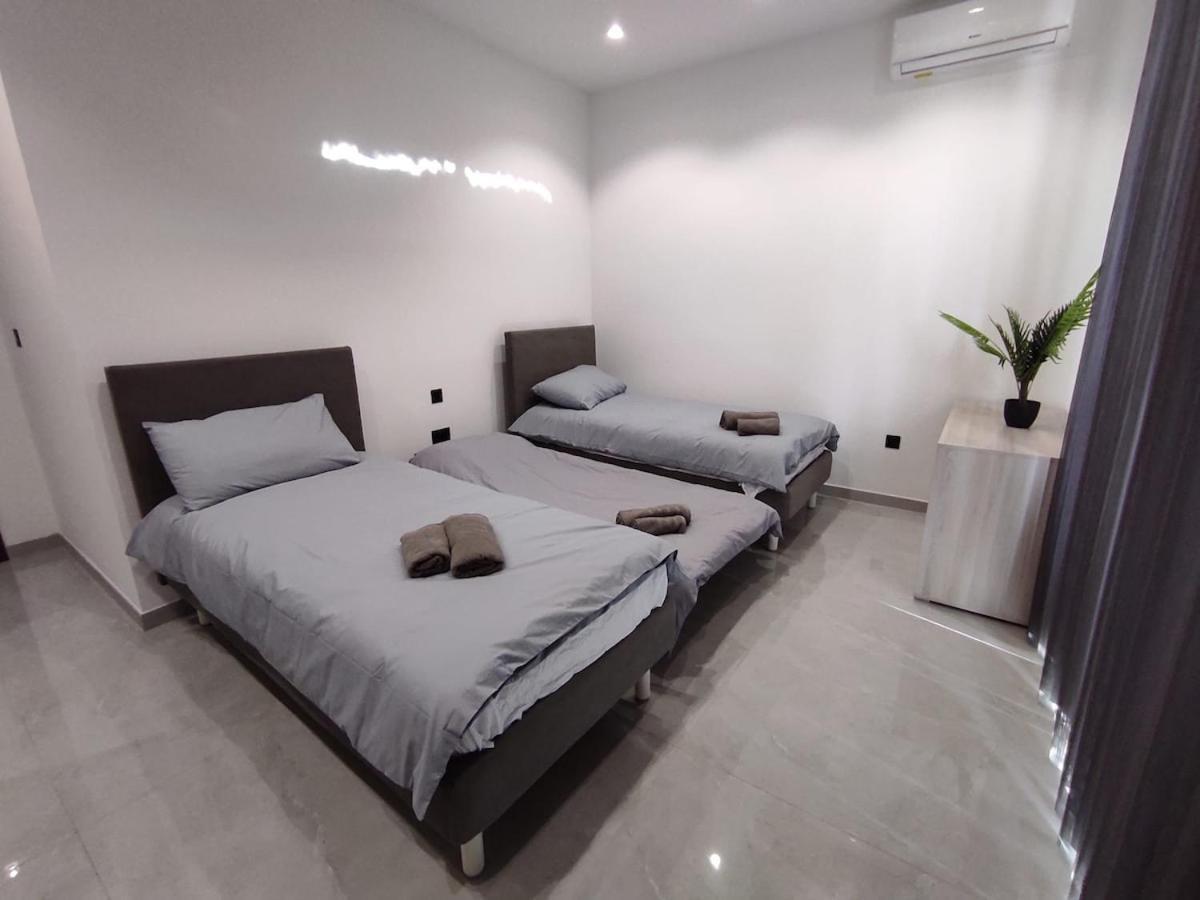 Flat 3, Nearby Beaches & Countryside, With Terrace *